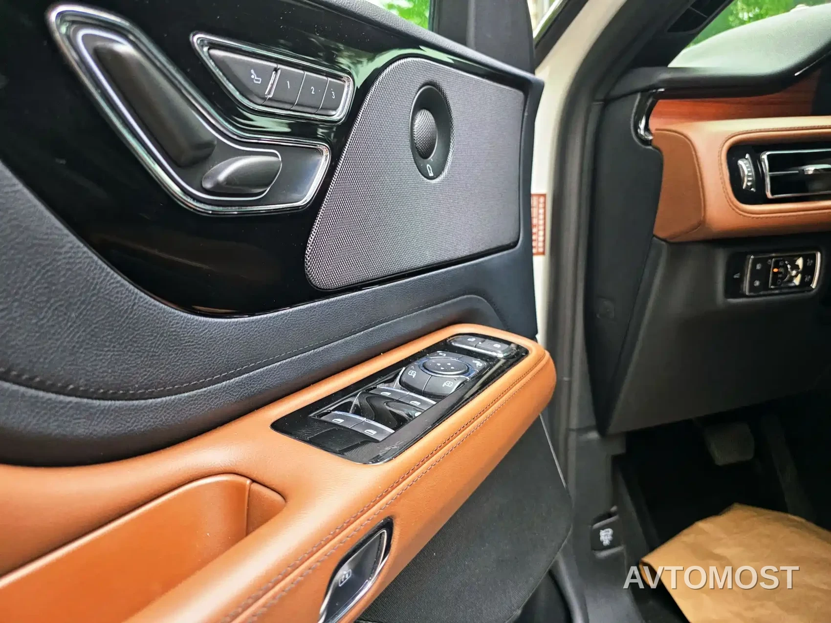 Lincoln Aviator 2023 3.0T V6 AWD Elegance Cruise Edition 7-Seater — фото 20