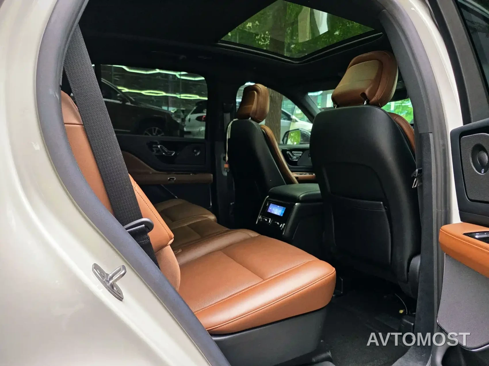Lincoln Aviator 2023 3.0T V6 AWD Elegance Cruise Edition 7-Seater — фото 27