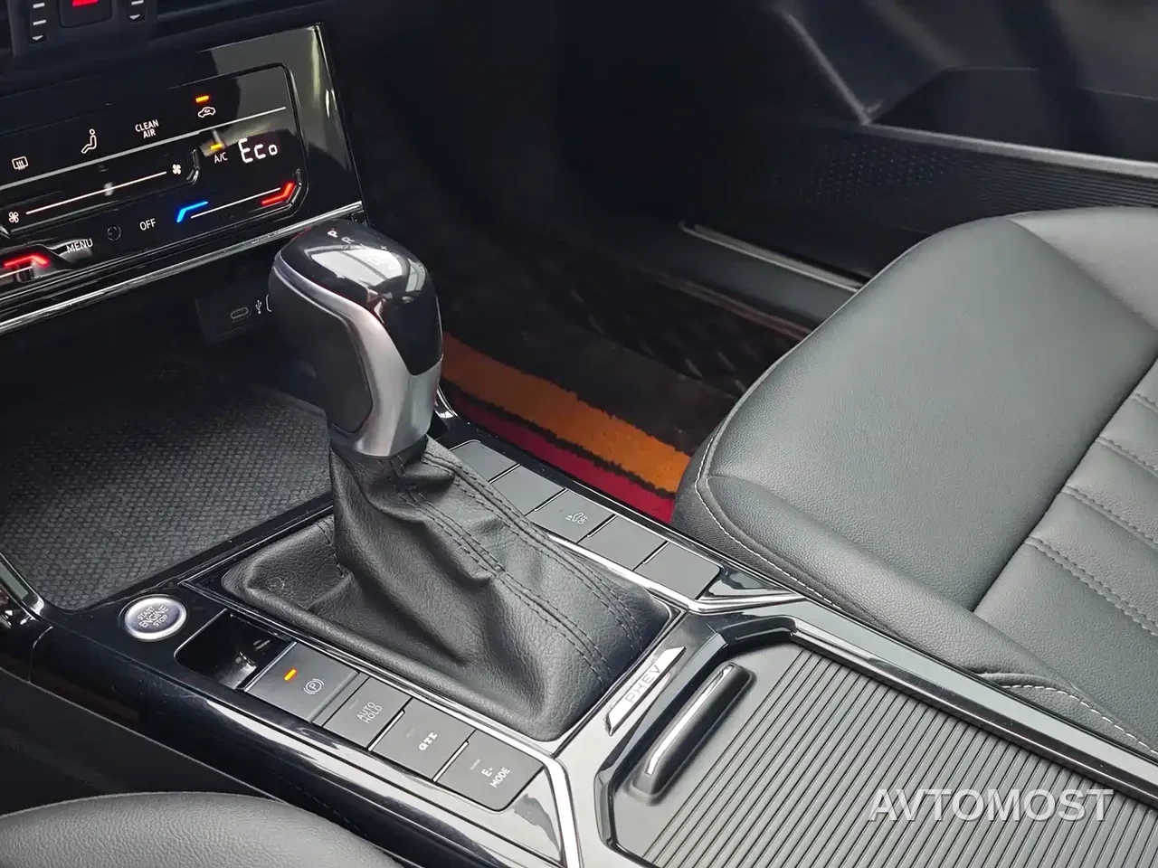 Volkswagen Passat New Energy 2022 430PHEV Hybrid Business Edition — фото 13