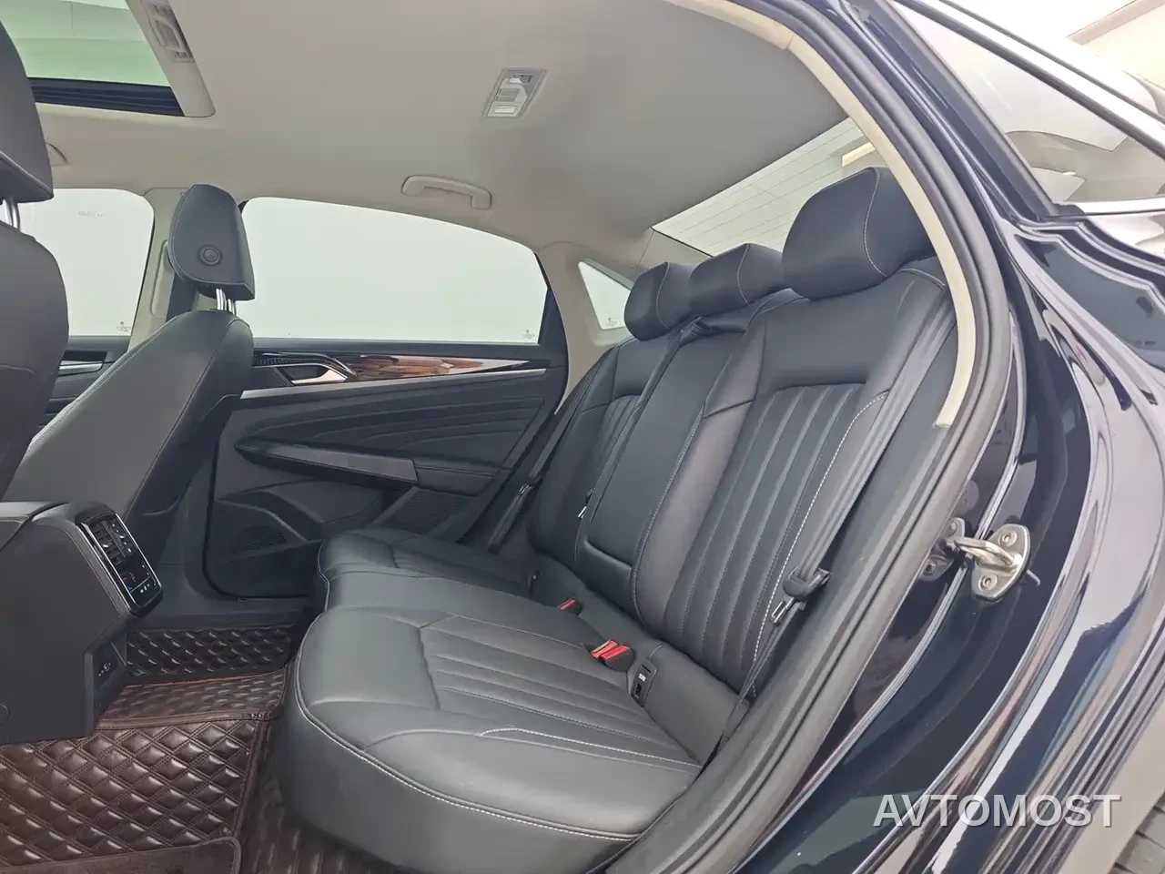 Volkswagen Passat New Energy 2022 430PHEV Hybrid Business Edition — фото 14