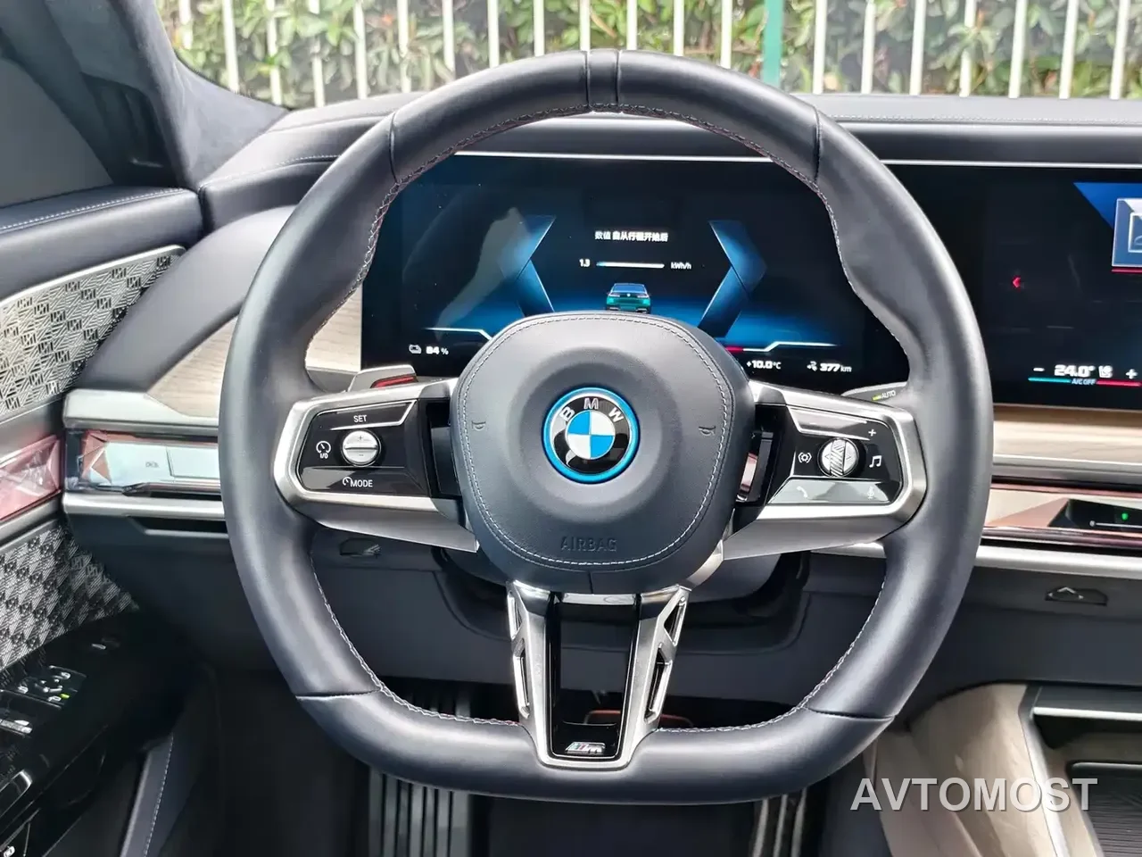 BMW i7 M70L 2023 M70L — фото 12
