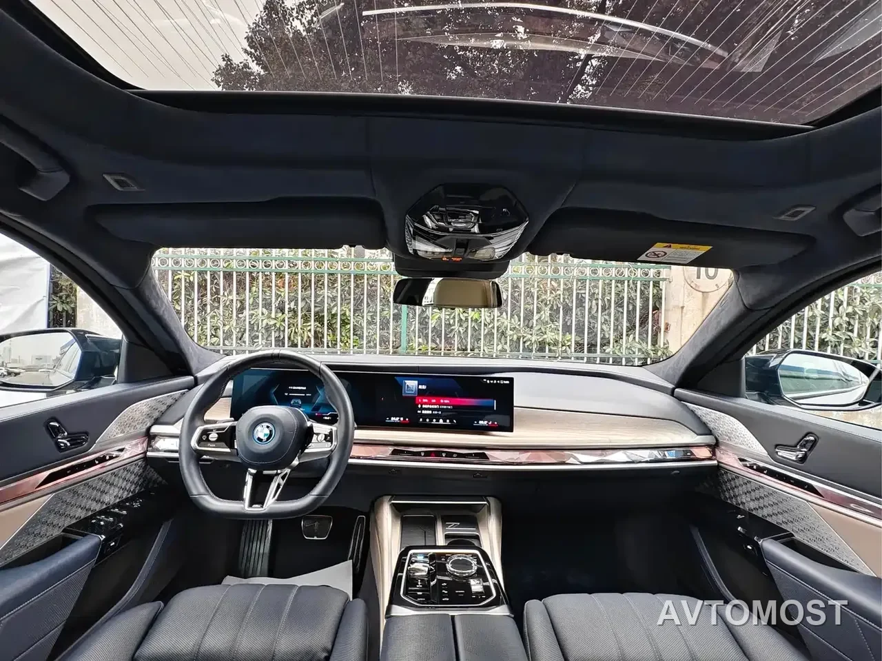 BMW i7 M70L 2023 M70L — фото 13