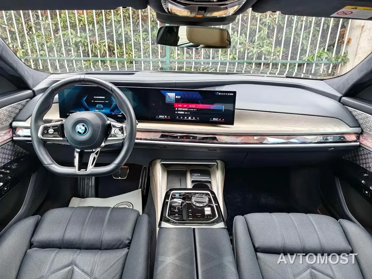 BMW i7 M70L 2023 M70L — фото 18