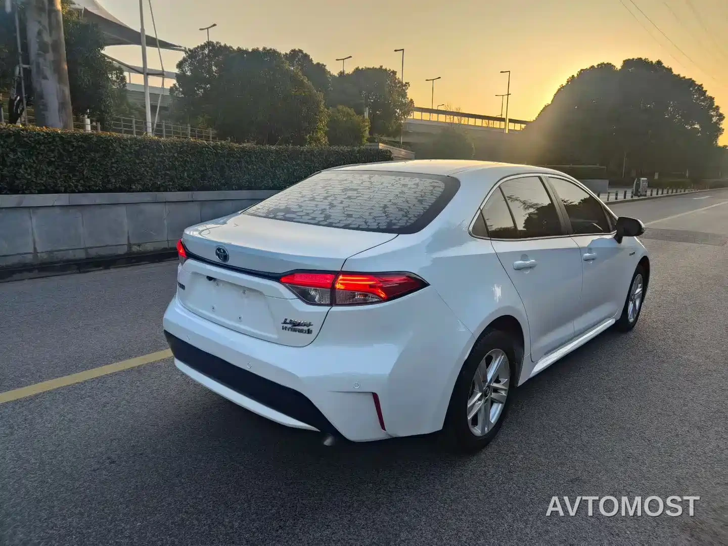 Toyota Levin 2022 Dual Engine 1.8H E-CVT Progressive Edition — фото 4
