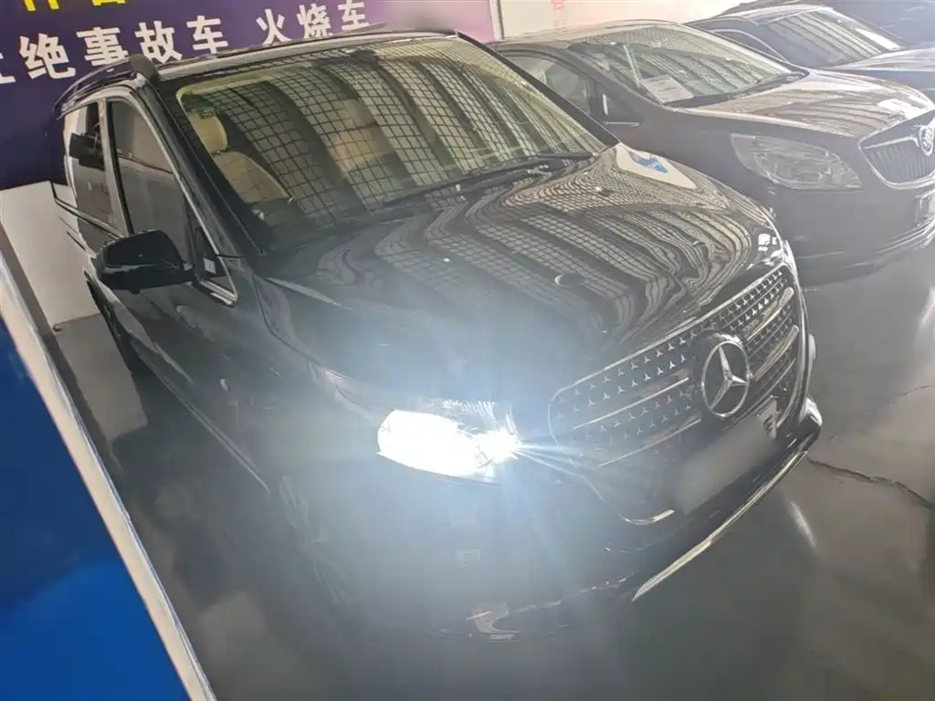 Mercedes-Benz Vito 2021 2.0T Elite 7-Seater — фото 4