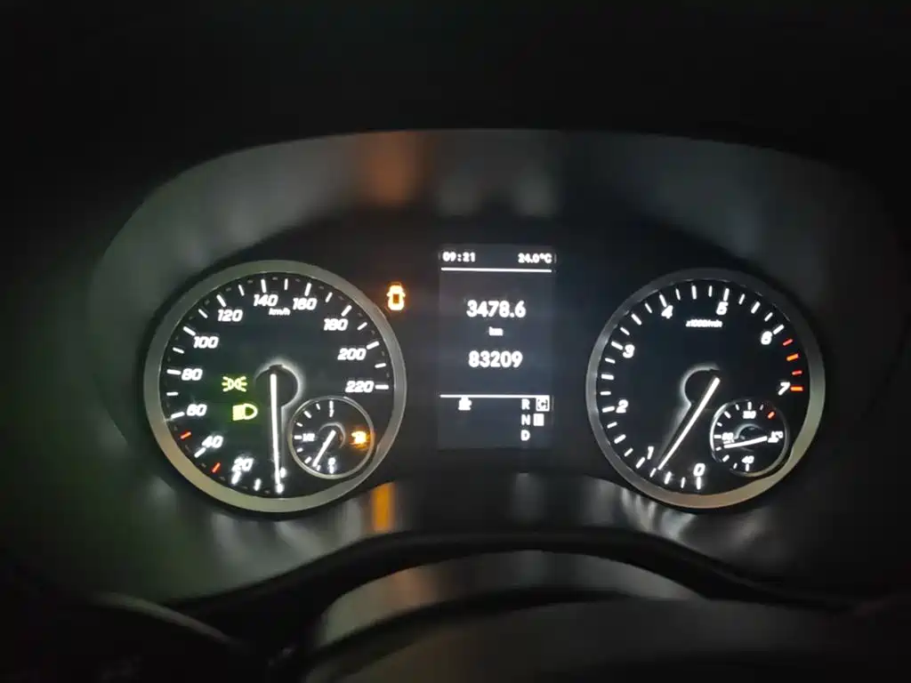 Mercedes-Benz Vito 2021 2.0T Elite 7-Seater — фото 12