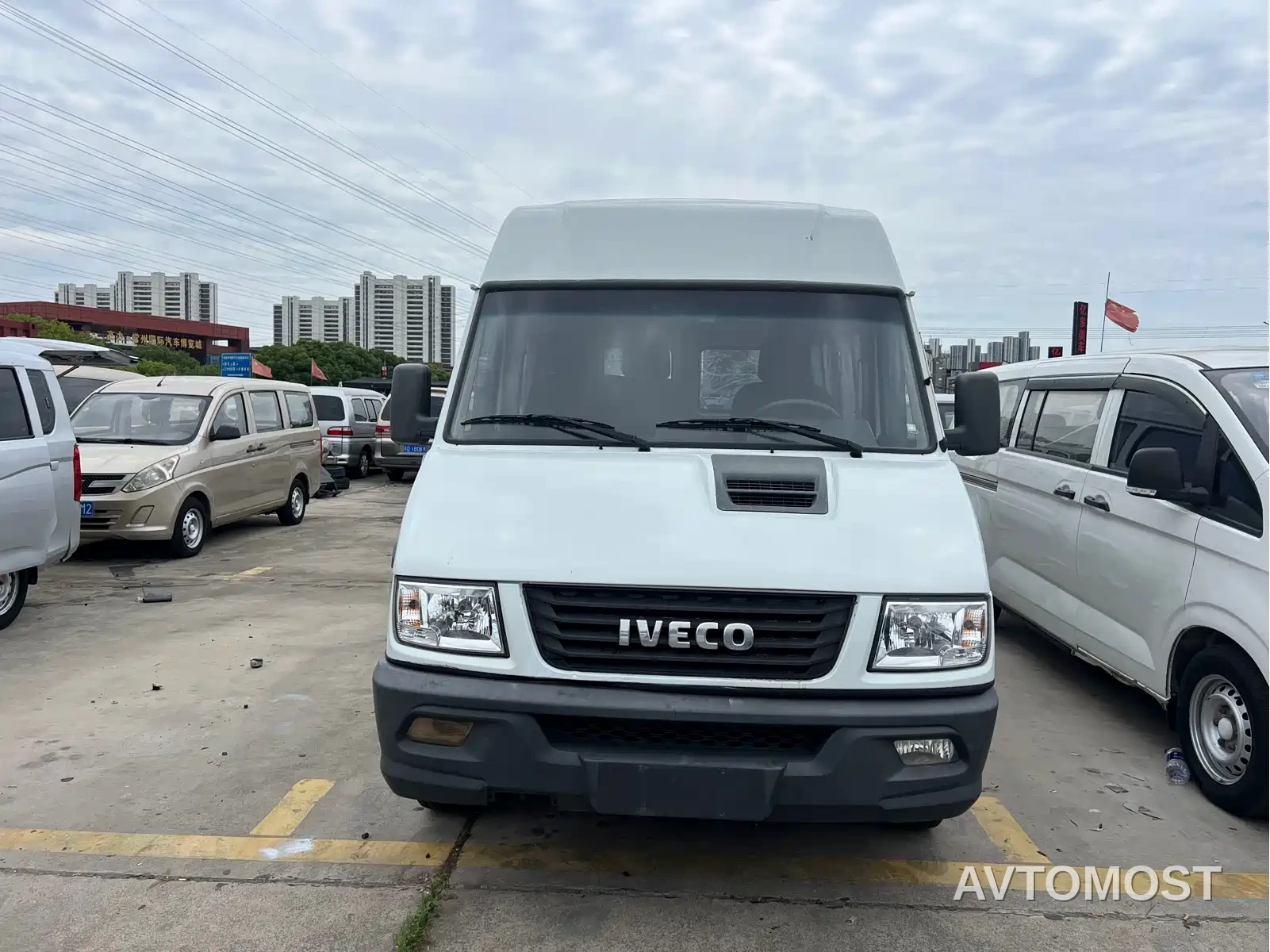 Iveco Daily 2022 2.5T A37 M1 Bus 5-9 Seats Long Wheelbase Medium Roof Dual Tire Sliding Door — фото 1