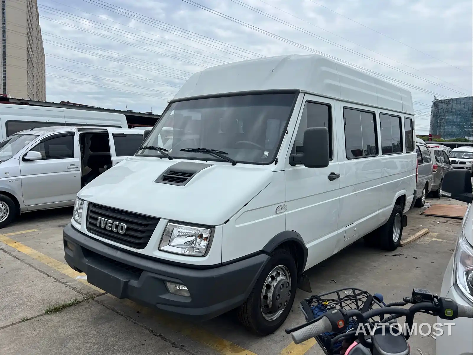 Iveco Daily 2022 2.5T A37 M1 Bus 5-9 Seats Long Wheelbase Medium Roof Dual Tire Sliding Door — фото 2
