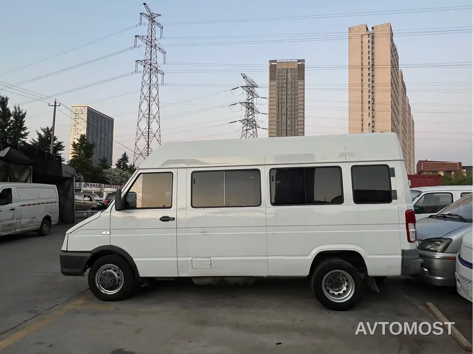 Iveco Daily 2022 2.5T A37 M1 Bus 5-9 Seats Long Wheelbase Medium Roof Dual Tire Sliding Door — фото 9