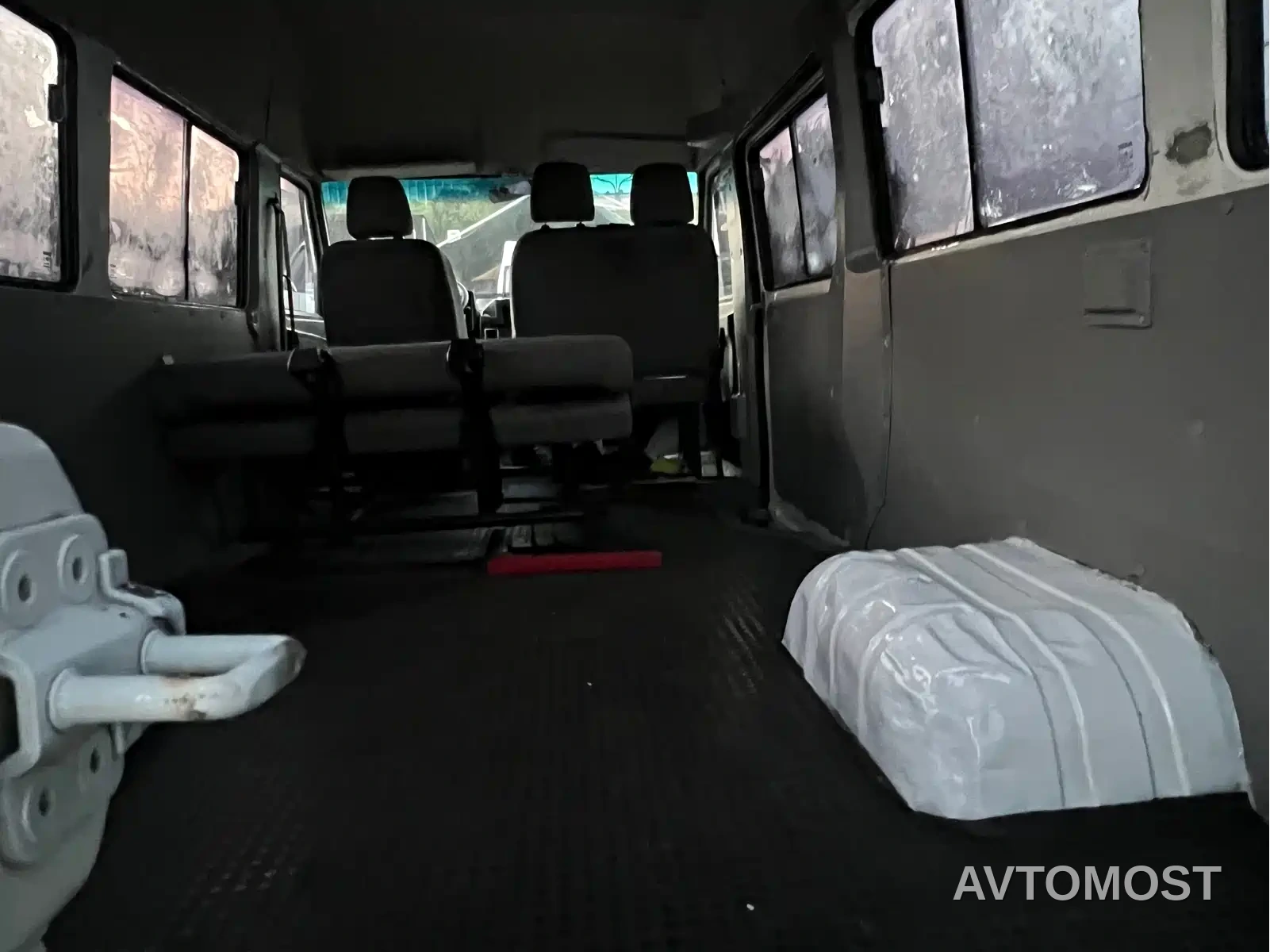 Iveco Daily 2022 2.5T A37 M1 Bus 5-9 Seats Long Wheelbase Medium Roof Dual Tire Sliding Door — фото 11