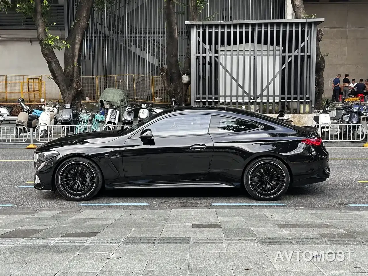 Mercedes-Benz Mercedes-AMG CLE 2025 AMG CLE 53 4MATIC+ Coupe — фото 3