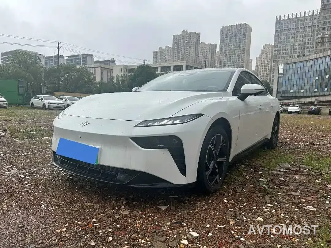 Dongfeng Yipai eπ007 2025 EREV 230Air Cruise Edition — фото 1