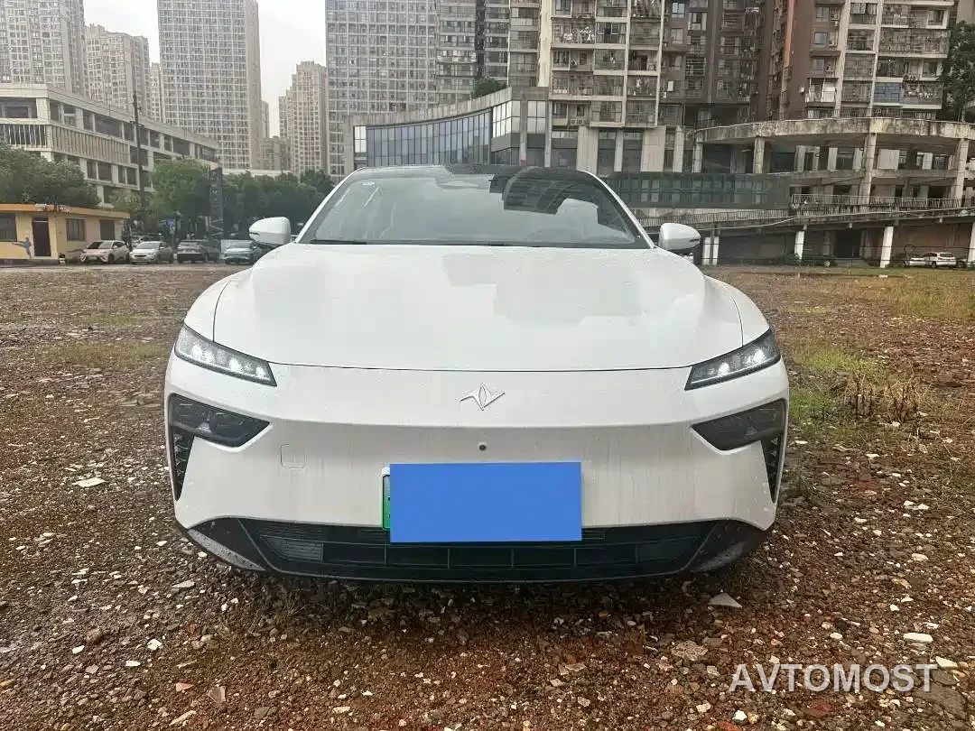 Dongfeng Yipai eπ007 2025 EREV 230Air Cruise Edition — фото 2