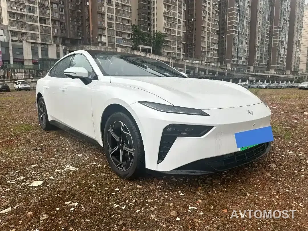 Dongfeng Yipai eπ007 2025 EREV 230Air Cruise Edition — фото 3