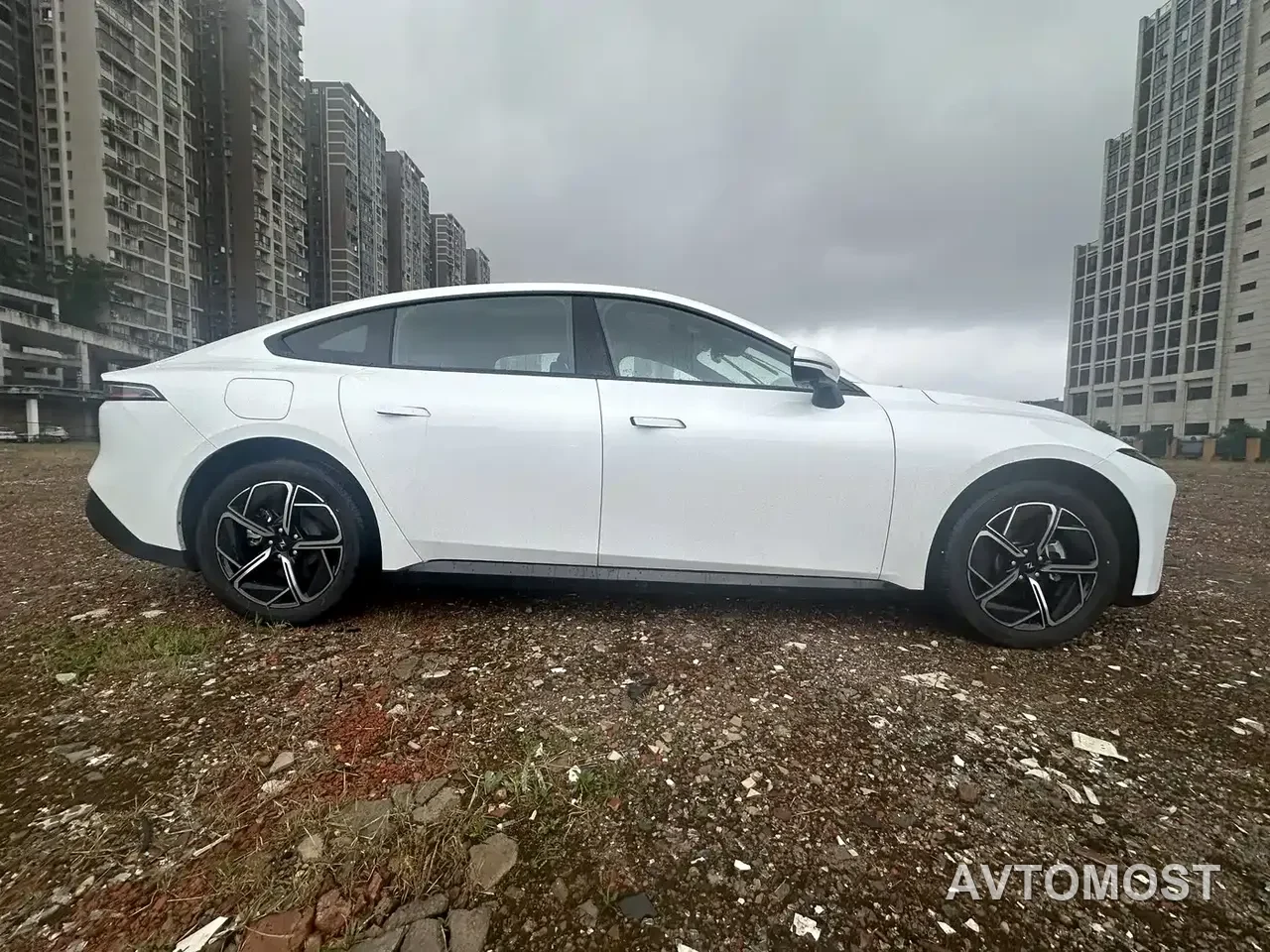 Dongfeng Yipai eπ007 2025 EREV 230Air Cruise Edition — фото 4