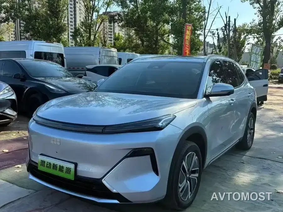 Geely Galaxy Starship 7 EM-i 2025 Model 120km Explorer+ Edition