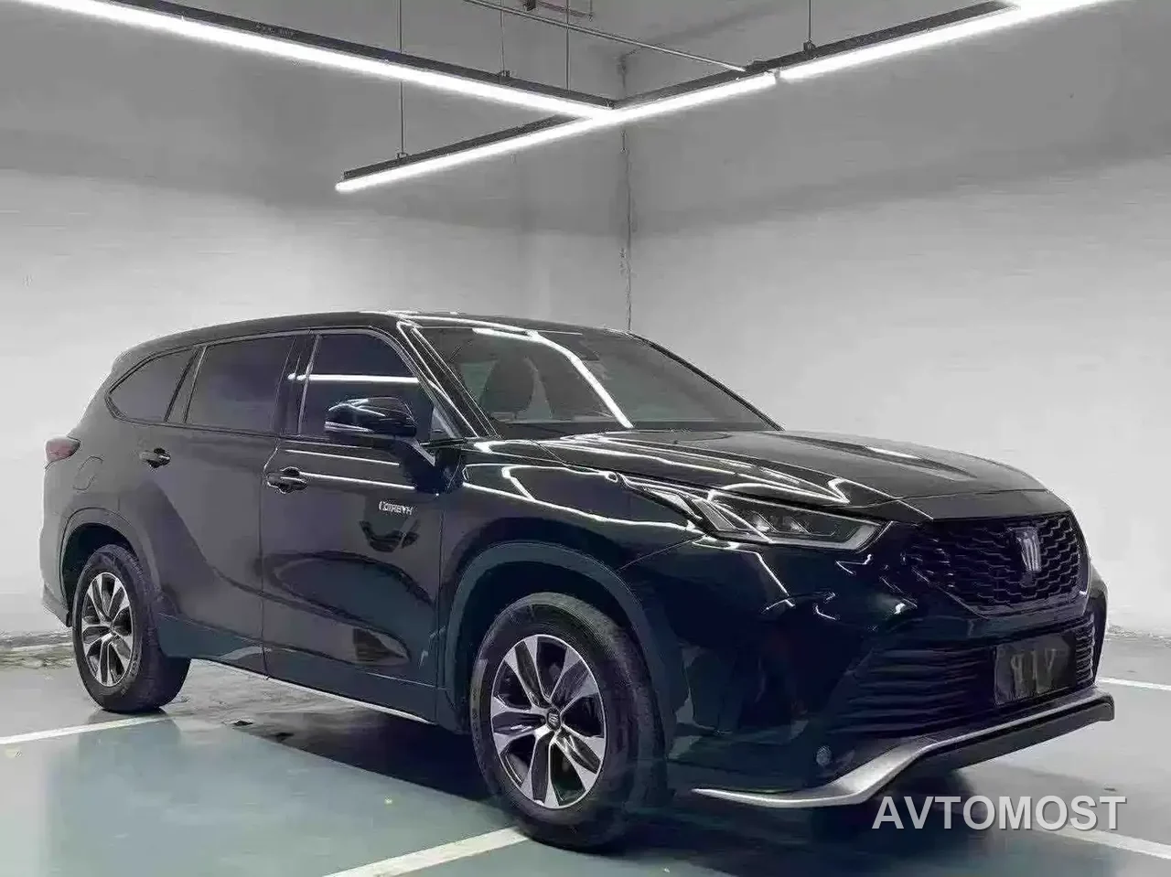 Toyota Crown Kluger 2023 2.5L HEV AWD Elite Edition — фото 3