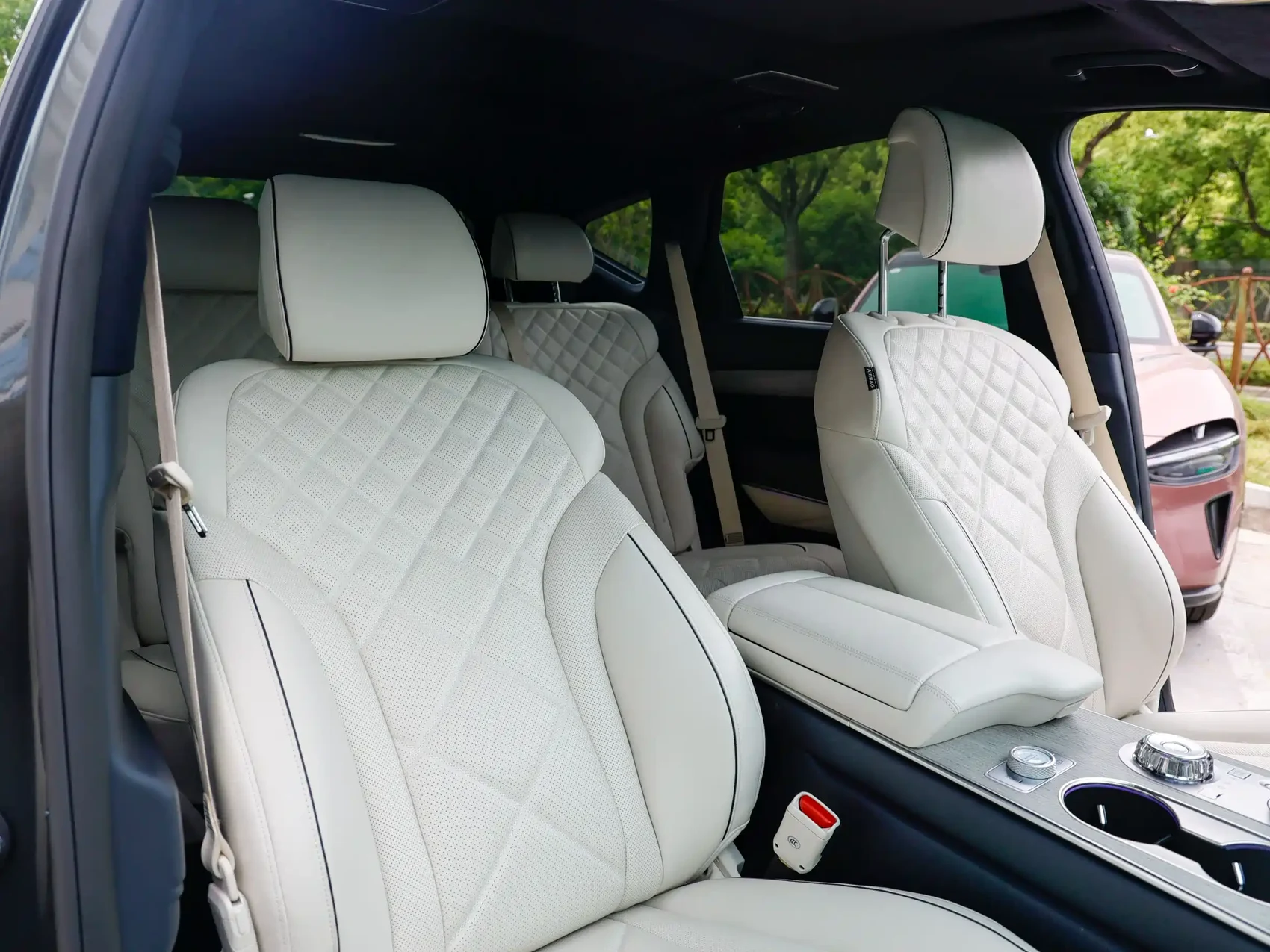 Genesis GV80 2024 2.5T AWD Flagship 5-Seater — фото 9