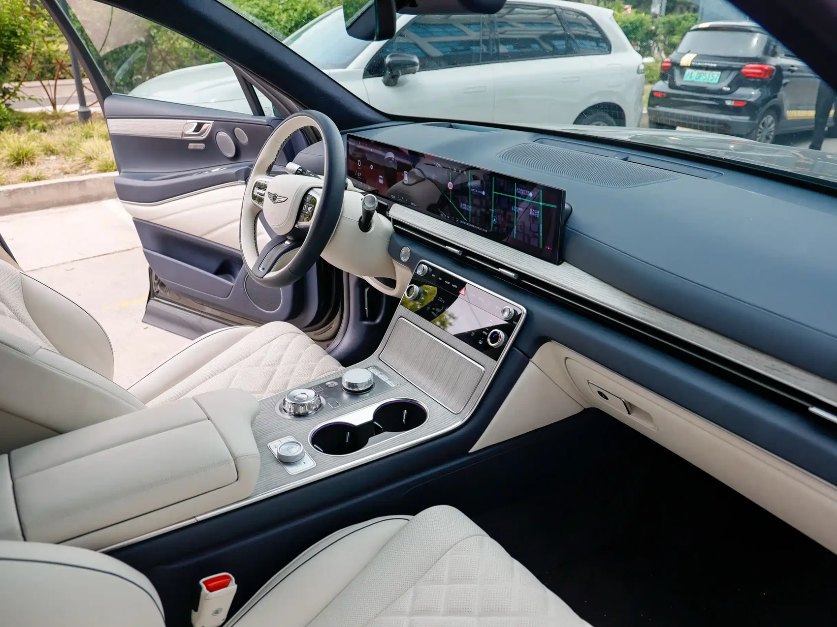 Genesis GV80 2024 2.5T AWD Flagship 5-Seater — фото 11