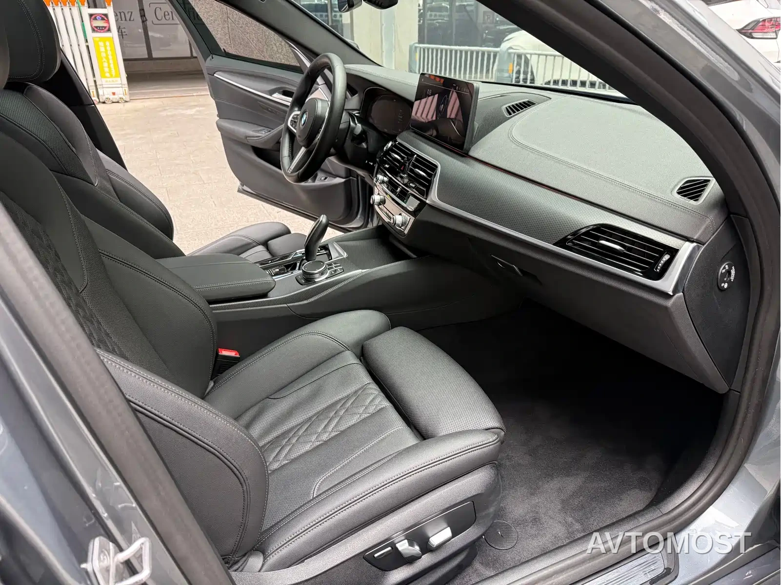 BMW 5 Series (Import) 2022 Facelift 525i M Sport Package — фото 11