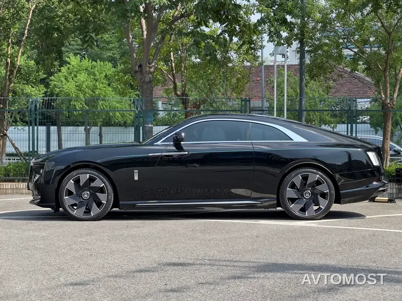 Rolls-Royce Spectre 2024 Standard Model — фото 6