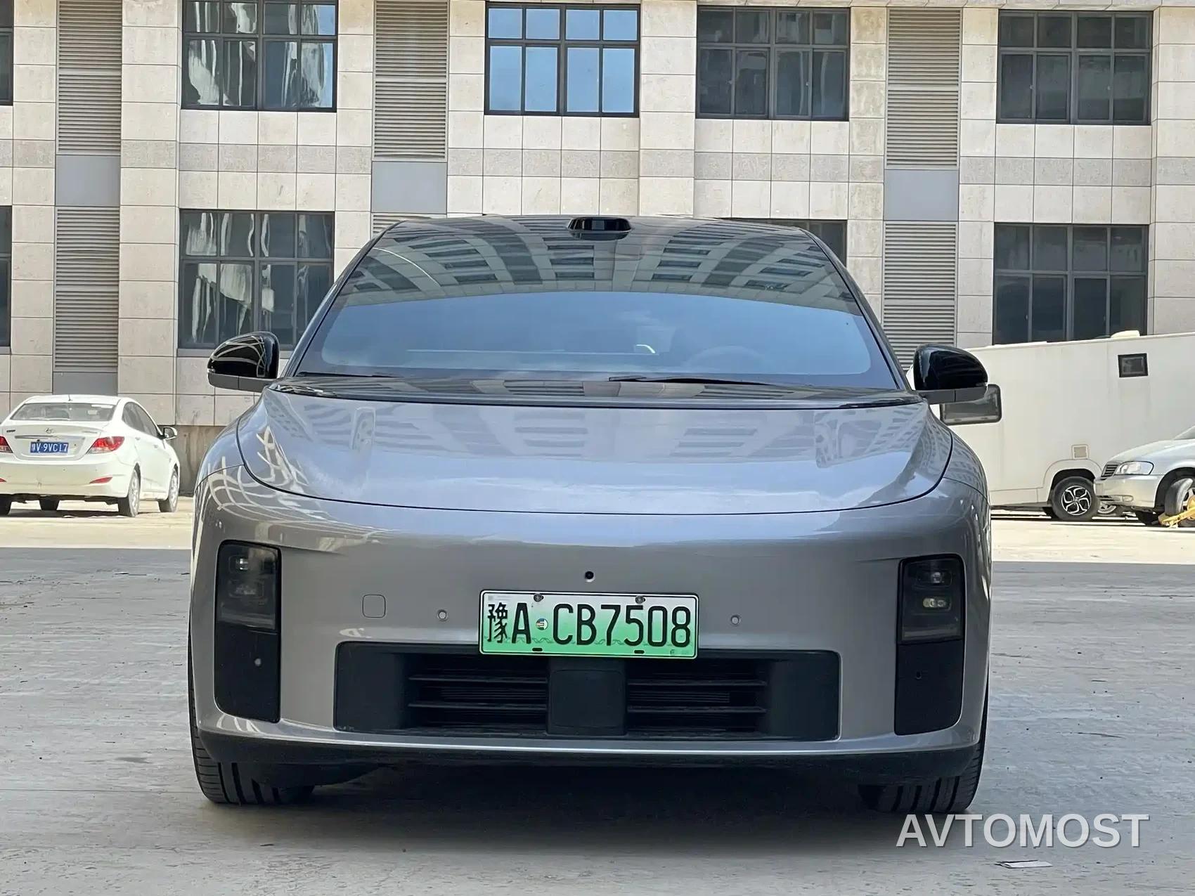 Li Auto i6 2025 4WD Base Model — фото 2