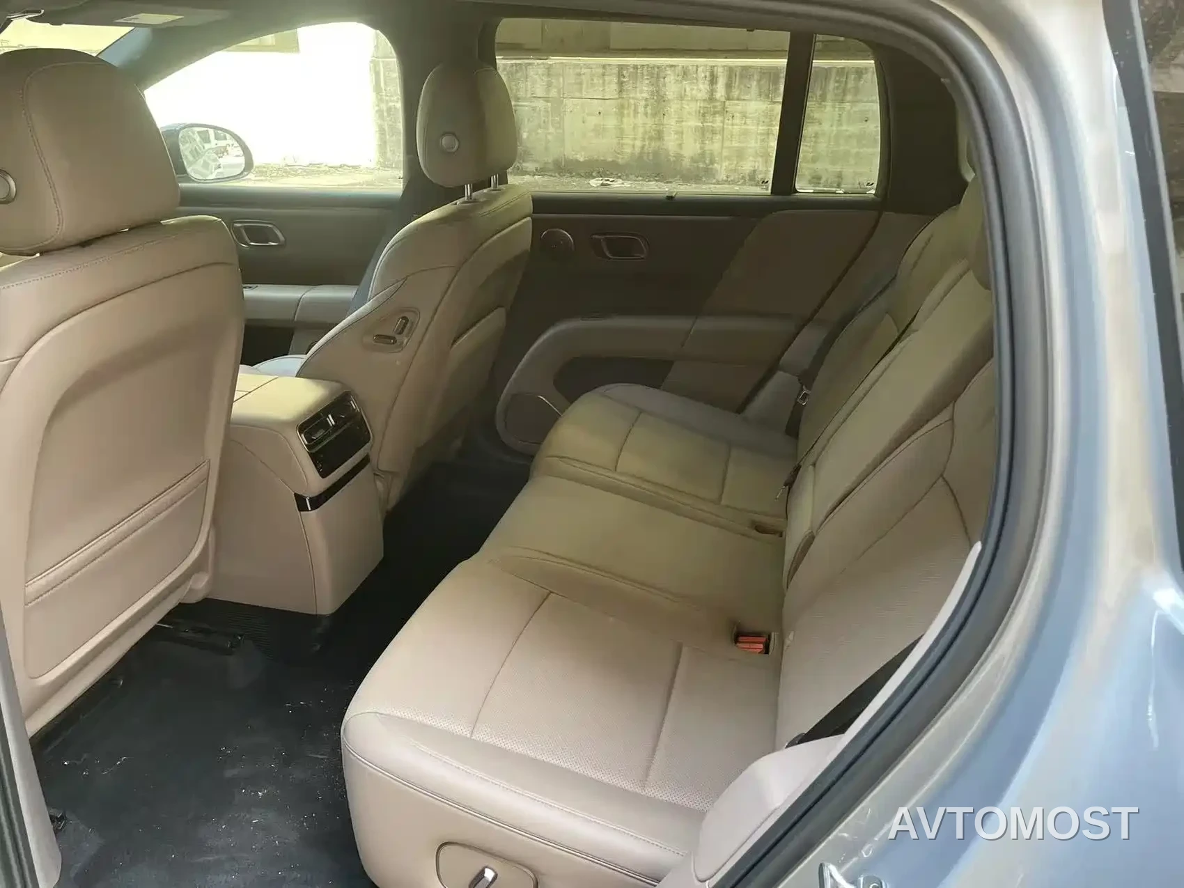 Li Auto i6 2025 4WD Base Model — фото 4