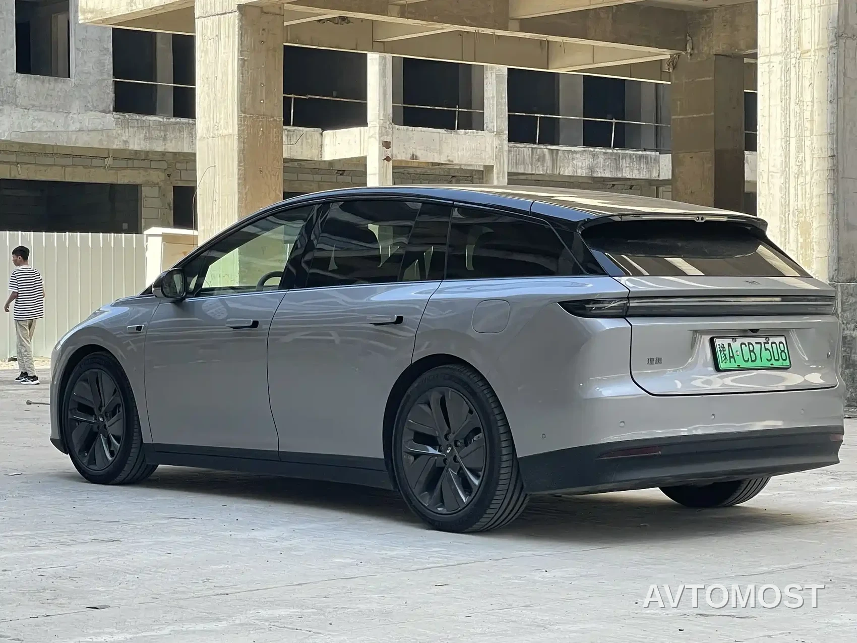 Li Auto i6 2025 4WD Base Model — фото 7