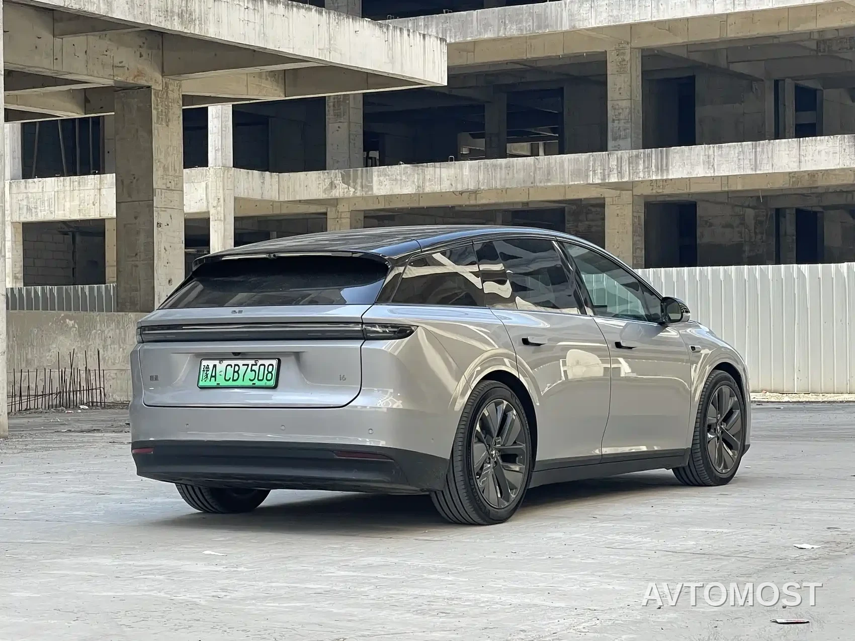 Li Auto i6 2025 4WD Base Model — фото 8