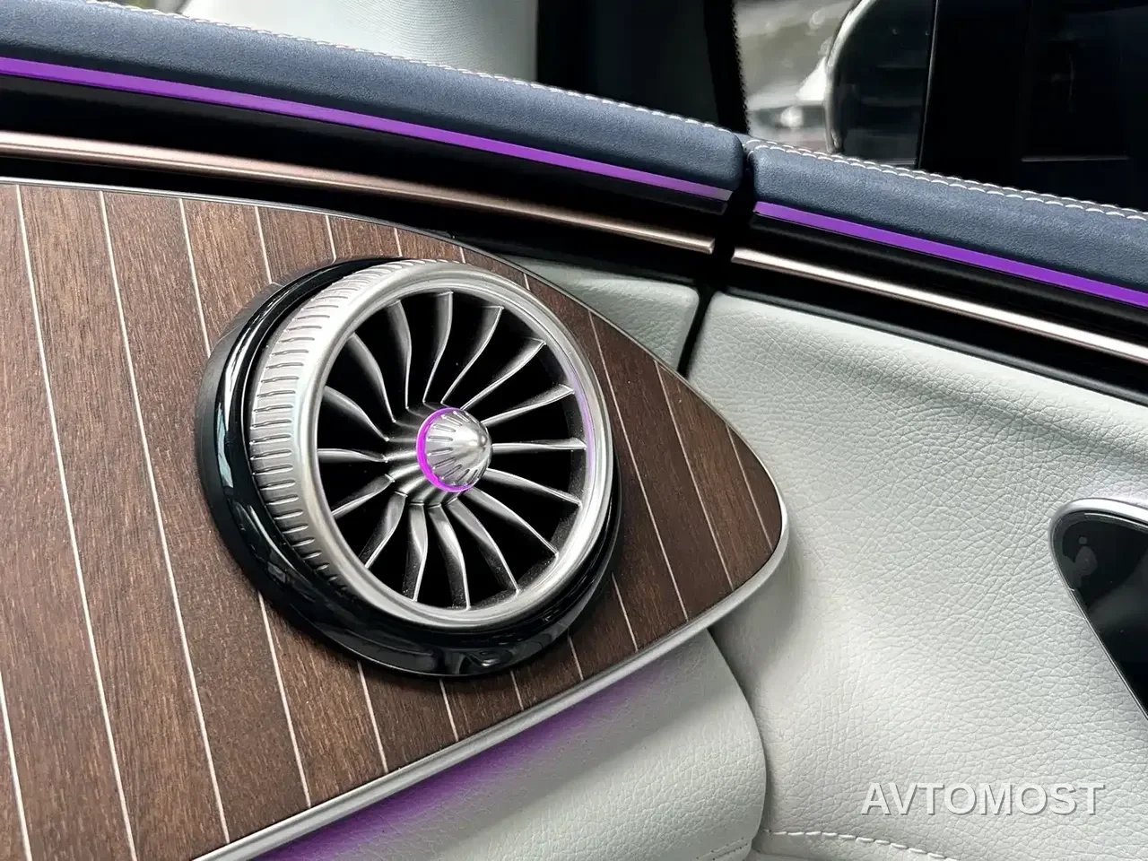 Mercedes-Benz EQE SUV 2023 350 4MATIC Pioneer Edition — фото 19