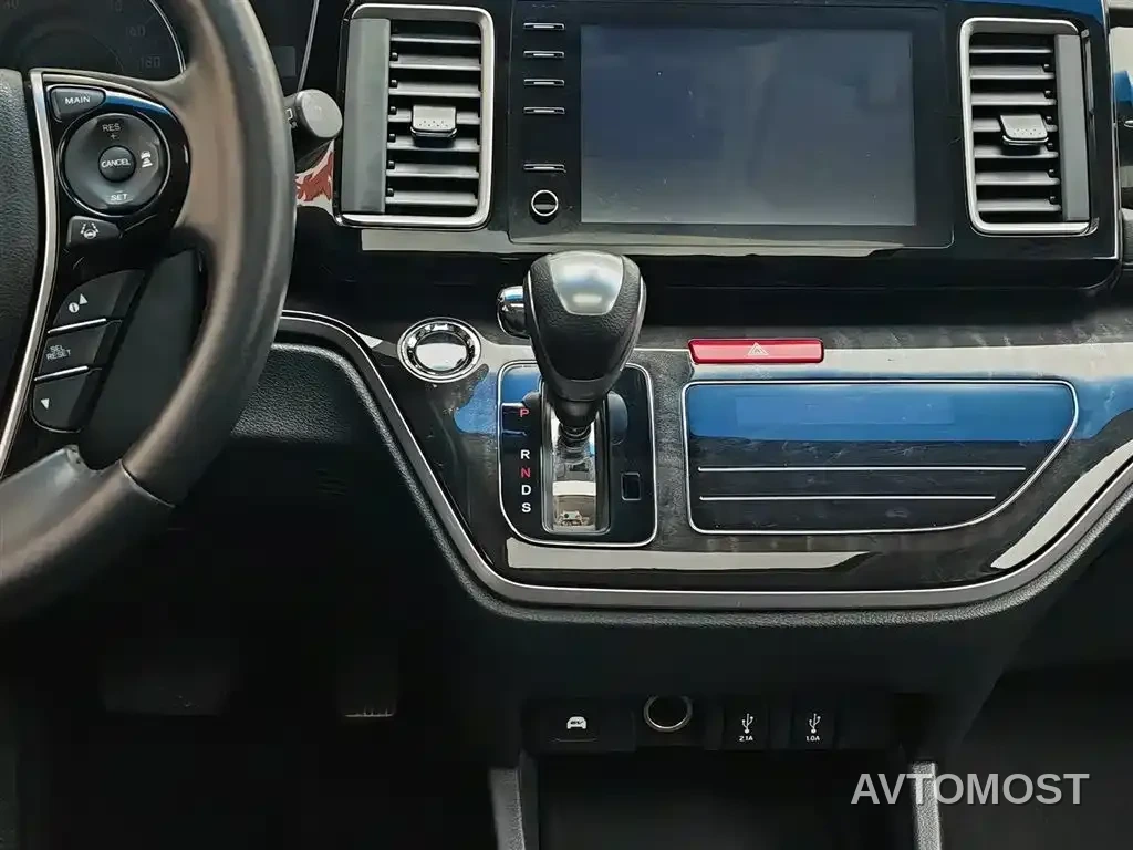 Honda Elysion 2019 2.0L Hybrid Luxury Edition — фото 10