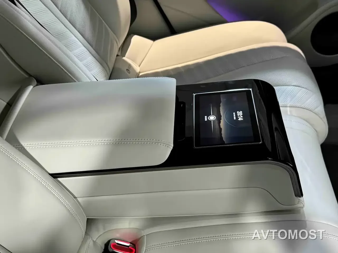 Yangwang U7 2025 Model PHEV 5-Seat Luxury — фото 14