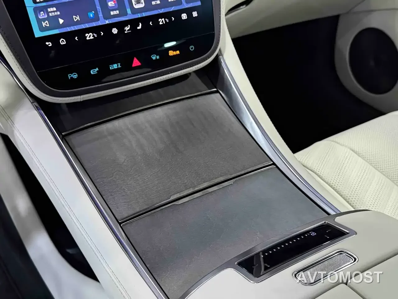 Yangwang U7 2025 Model PHEV 5-Seat Luxury — фото 17