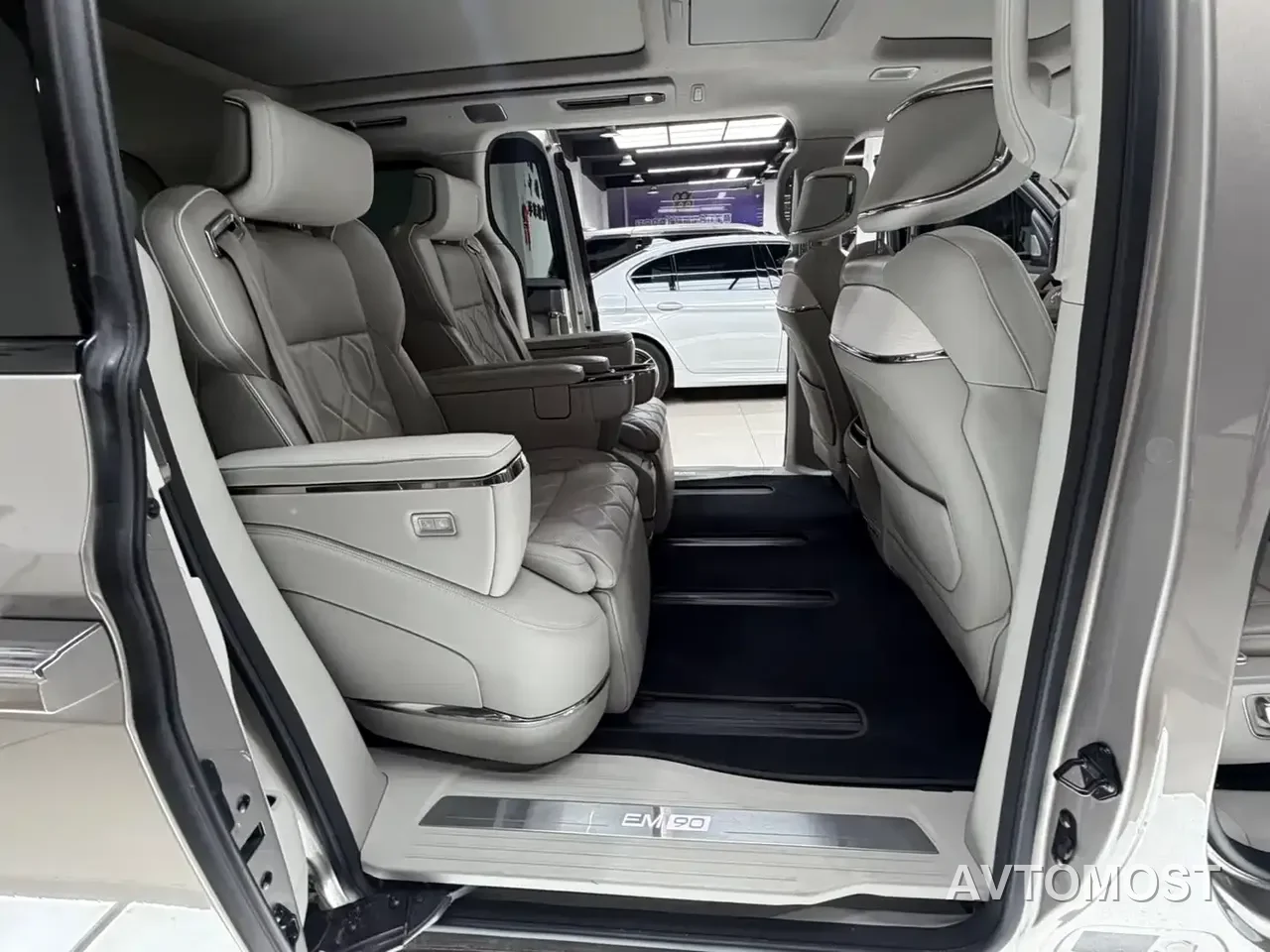 Volvo EM90 2025 Ultra Six-Seater — фото 14