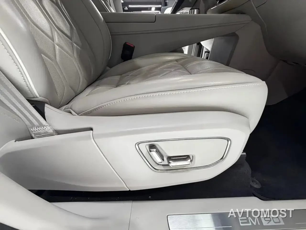 Volvo EM90 2025 Ultra Six-Seater — фото 16