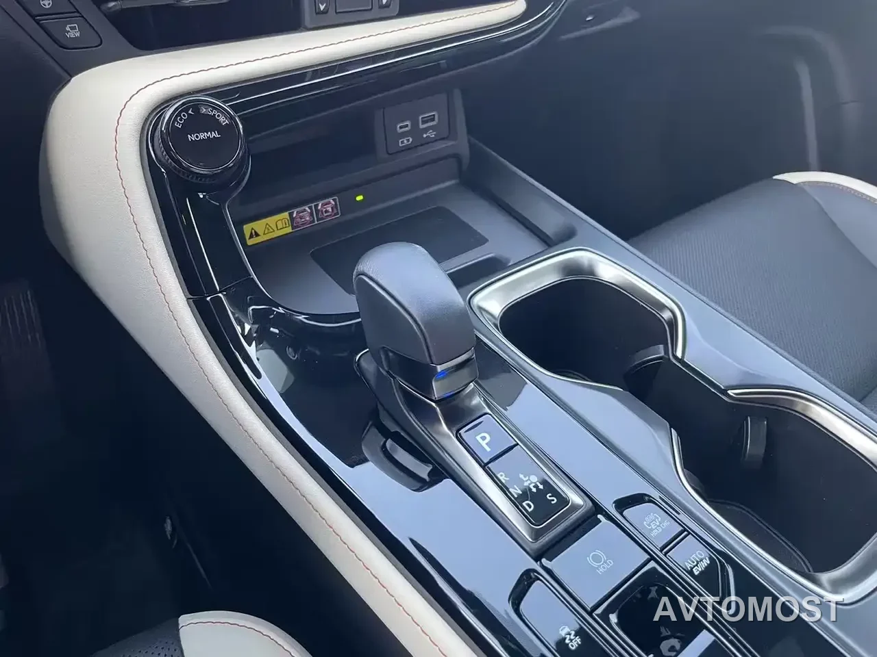 Lexus NX New Energy 2022 400h+ Premium Edition — фото 3