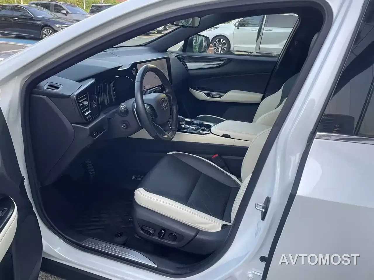 Lexus NX New Energy 2022 400h+ Premium Edition — фото 4