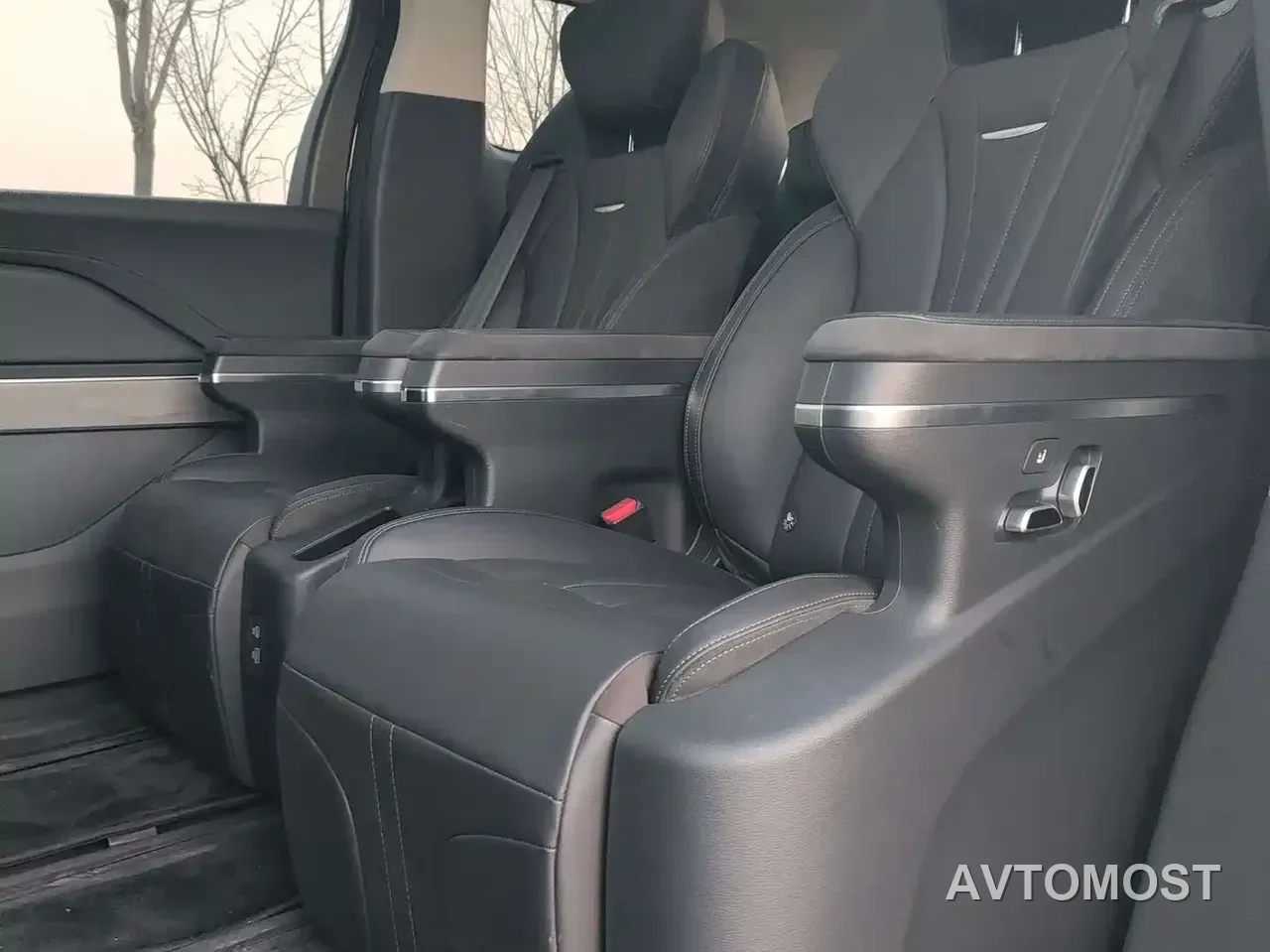 Hongqi HQ9 PHEV 2024 Model 2.0T AWD Business Edition — фото 4