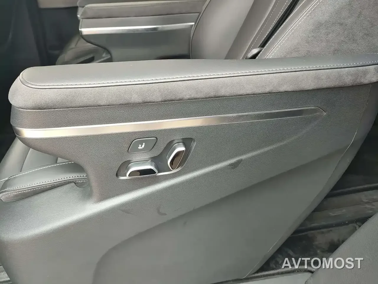 Hongqi HQ9 PHEV 2024 Model 2.0T AWD Business Edition — фото 10