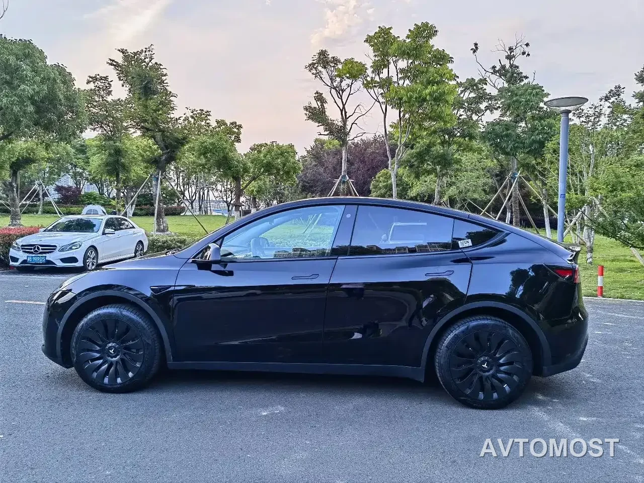 Tesla Model Y 2022 Rear-Wheel Drive Version — фото 11