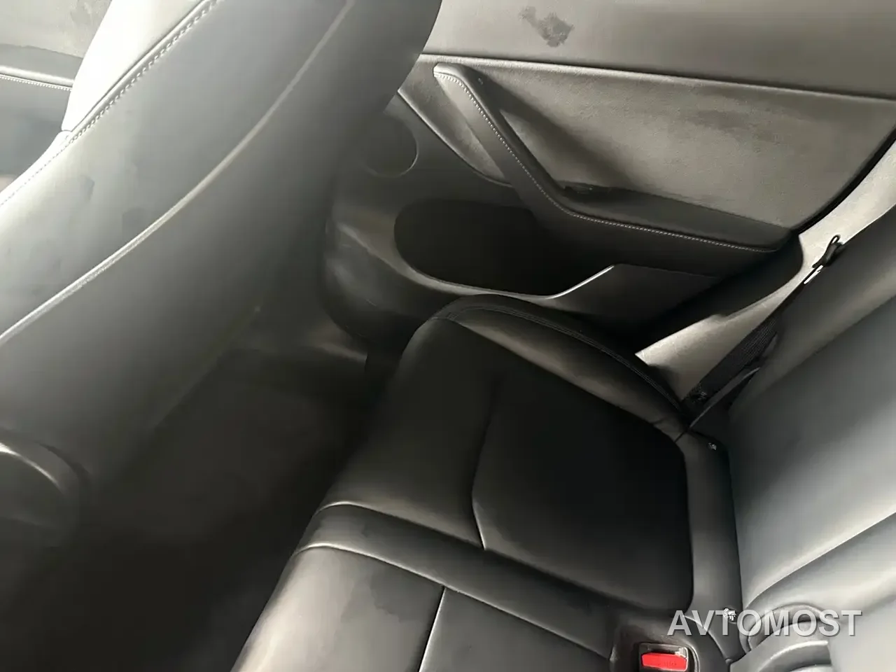 Tesla Model Y 2022 Rear-Wheel Drive Version — фото 9