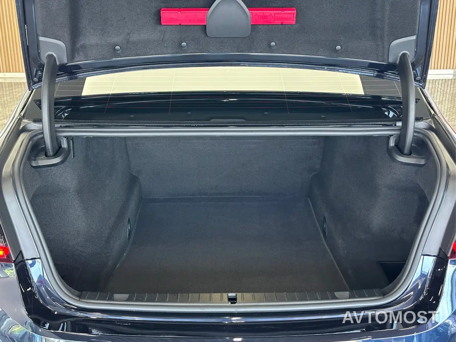 BMW 7 Series 2021 Model 740Li Premium M Sport Package — фото 18