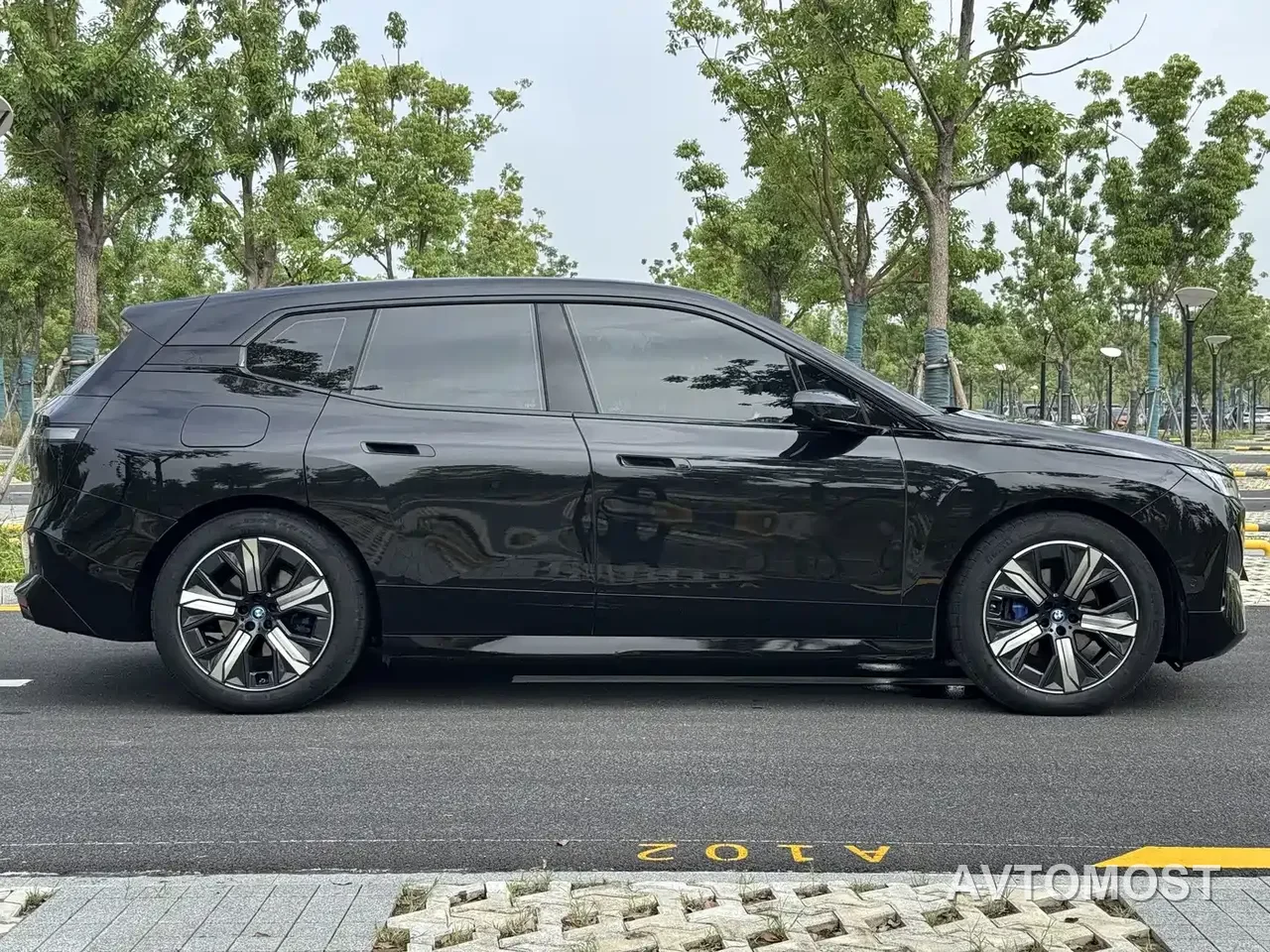 BMW iX 2022 xDrive40 — фото 8