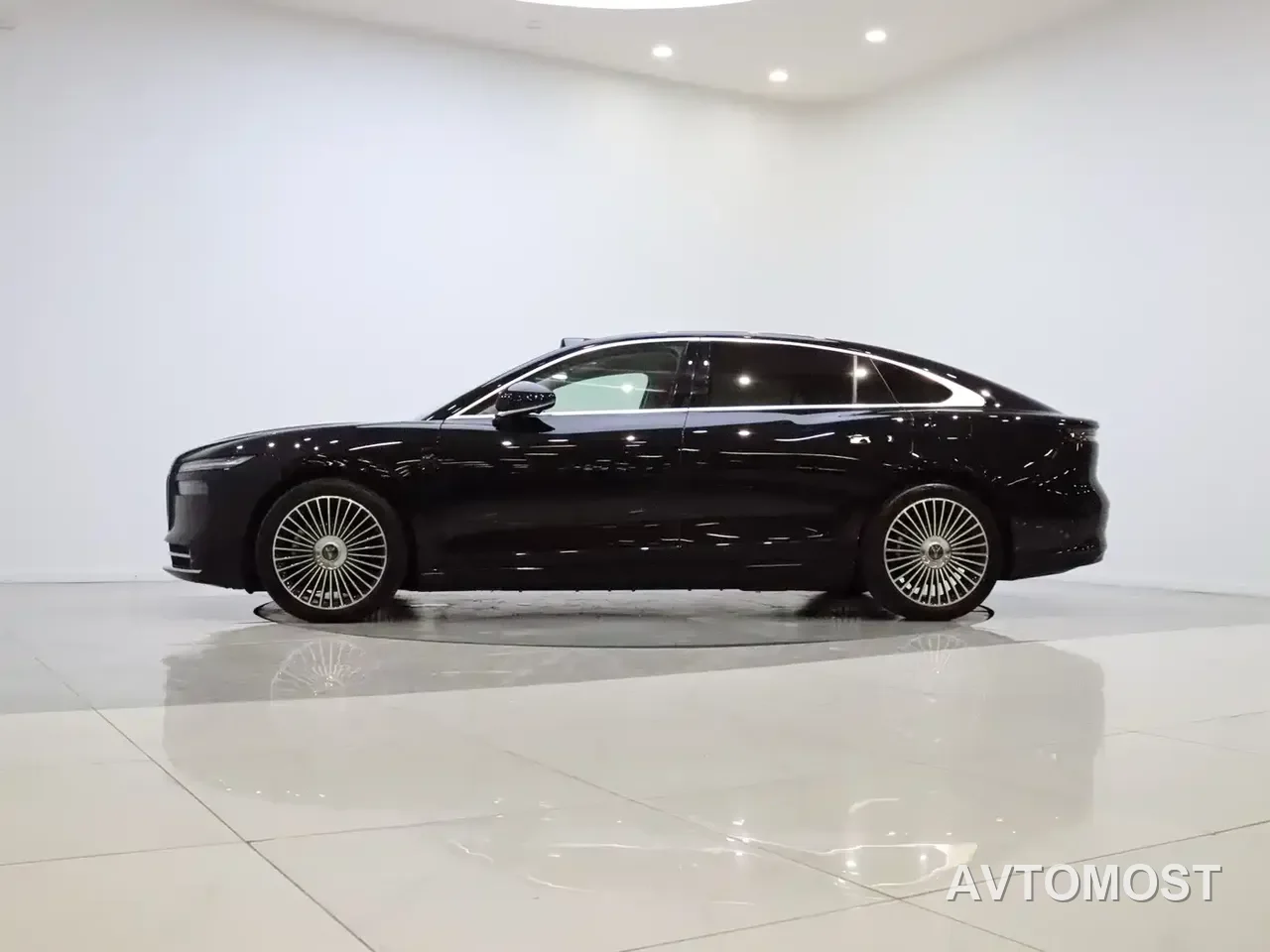 VOYAH Zhuiguang L 2025 Mid-configuration Model — фото 8