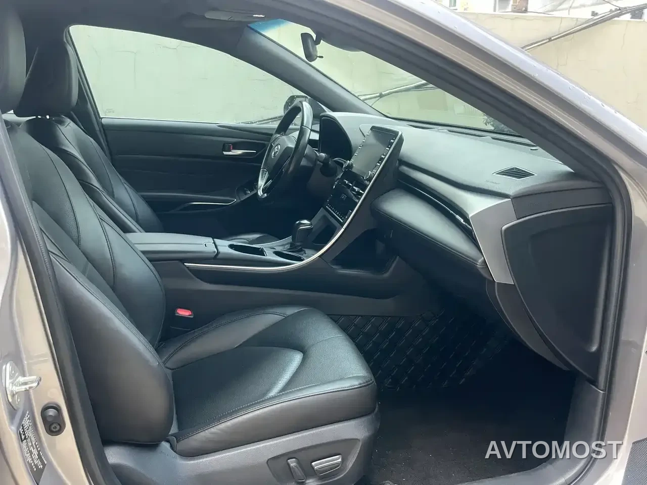 Toyota Avalon 2019 Hybrid 2.5L Luxury Edition China VI — фото 8