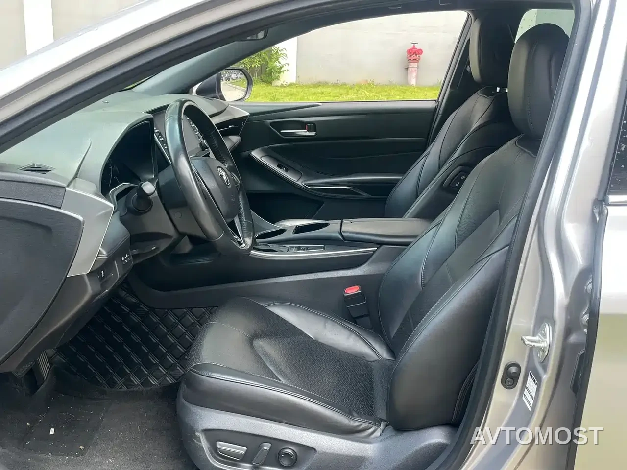 Toyota Avalon 2019 Hybrid 2.5L Luxury Edition China VI — фото 11