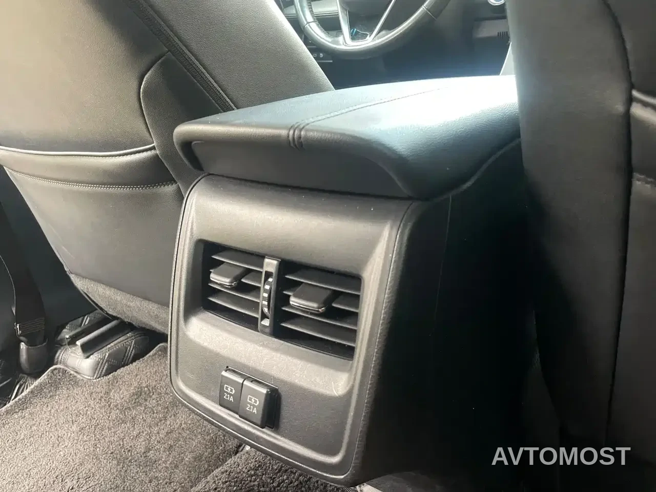 Toyota Avalon 2019 Hybrid 2.5L Luxury Edition China VI — фото 16