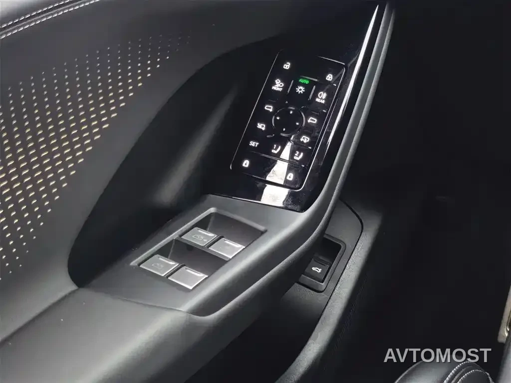 Audi Q6L e-tron 2025 Model Pioneer Edition — фото 18