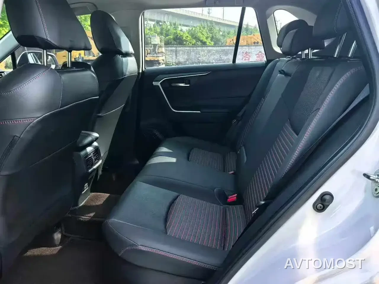 Toyota RAV4 Rongfang 2021 Facelift Hybrid 2.5L E-CVT 2WD Elite — фото 6