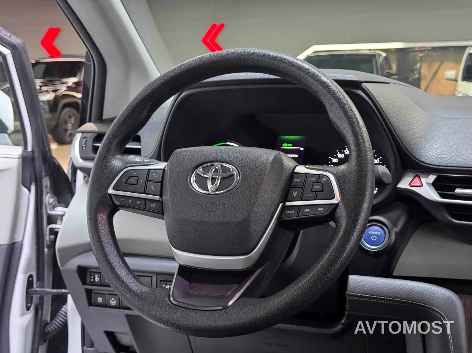 Toyota Granvia 2023 2.5L Hybrid Luxury Edition — фото 9